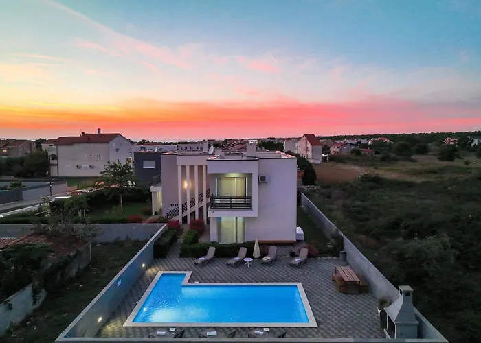 Tonci With Private Heated Pool Vila Zaton (Zadar)