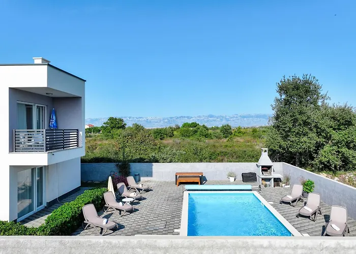 Tonci With Private Heated Pool *