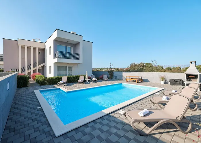 Tonci With Private Heated Pool