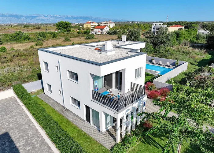 Tonci With Private Heated Pool